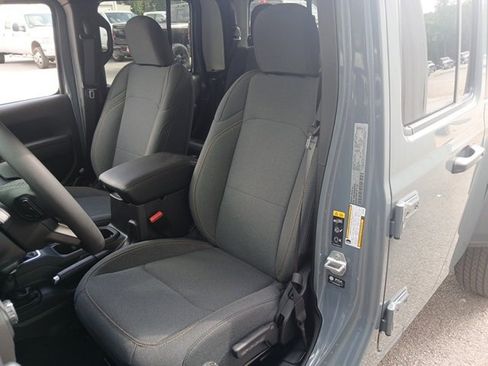 New 2025 Jeep Gladiator Sport image 26