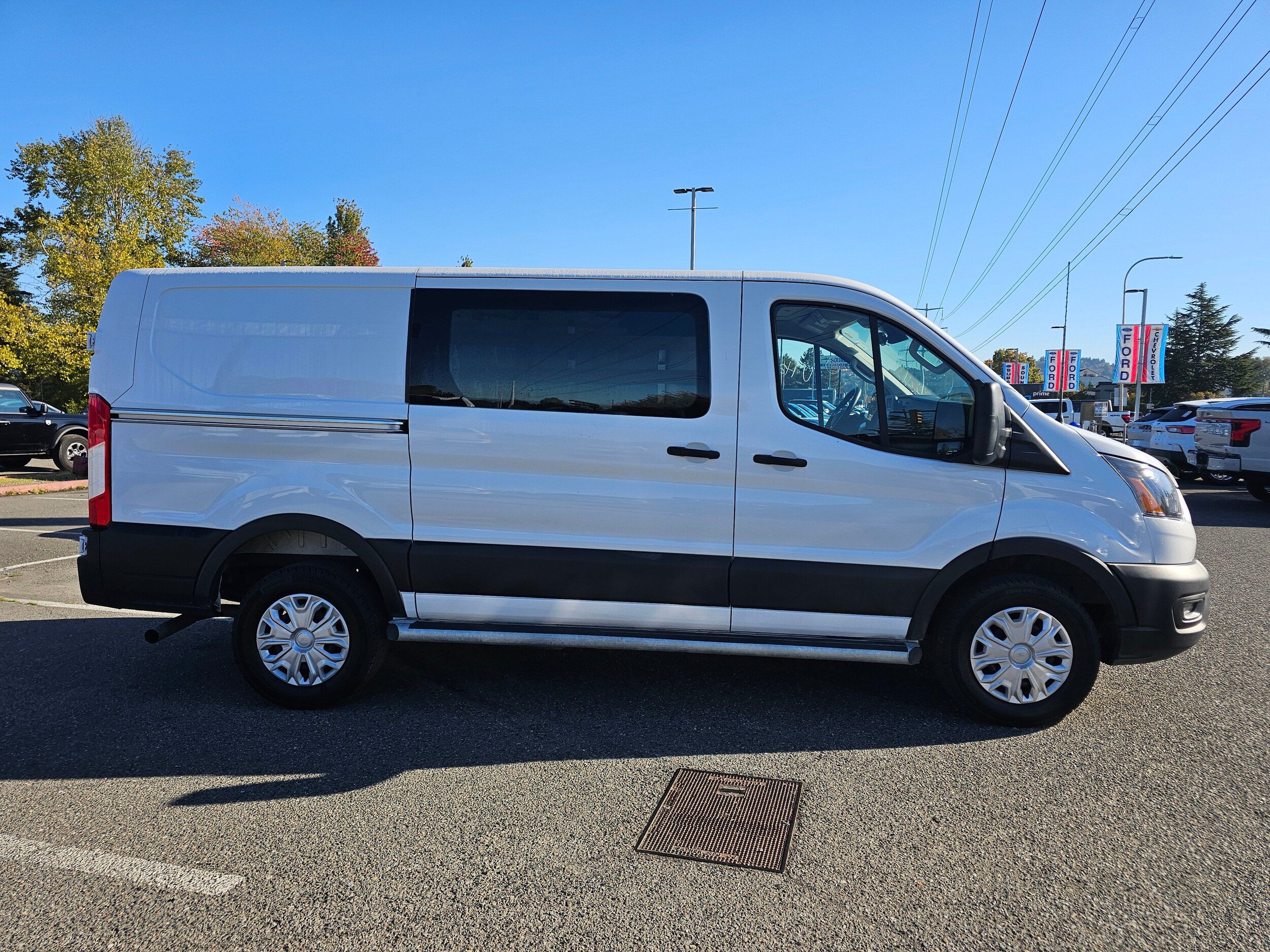 Used 2025 Ford Transit 250 Low Roof w/ Exterior Upgrade Package RWD image 4