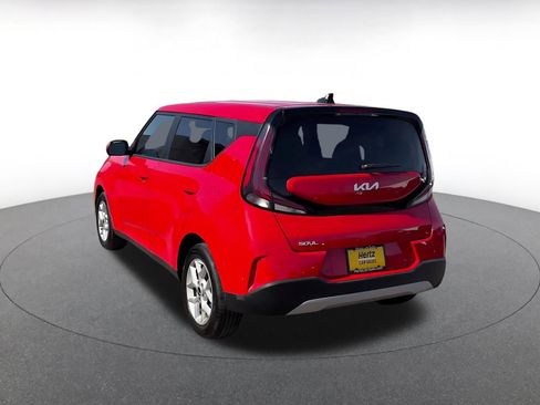 Used 2025 Kia Soul LX w/ LX Technology Package FWD image 11