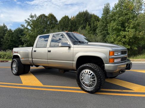 Used 1999 Chevrolet Silverado 3500 4x4 Crew Cab w/ Preferred Equipment Group 3 image 18