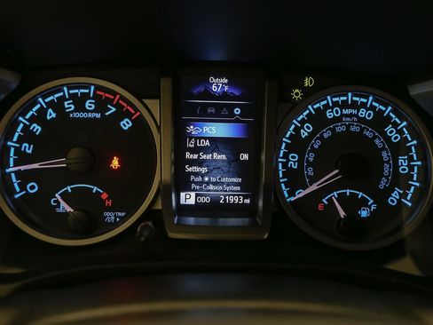 Used 2023 Toyota Tacoma SR5 AWD/4WD image 35