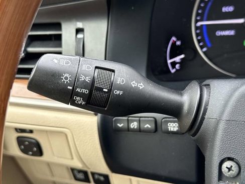 Used 2013 Lexus ES 300h w/ Luxury Pkg image 27