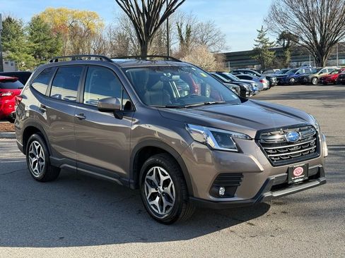 Used 2024 Subaru Forester Premium image 4
