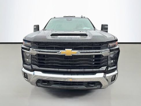 Used 2025 Chevrolet Silverado 2500 LT w/ Convenience Package AWD/4WD image 2