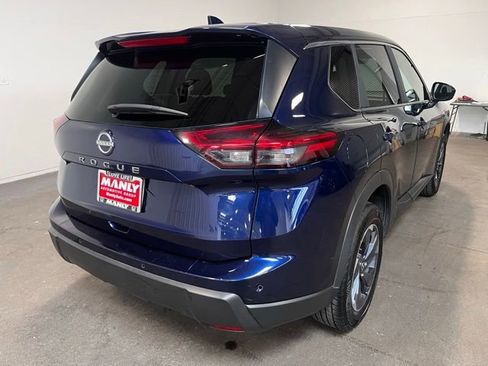 Used 2025 Nissan Rogue SV FWD image 3