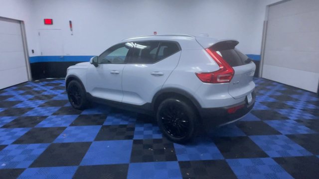 Used 2022 Volvo XC40 T5 Momentum AWD/4WD image 6