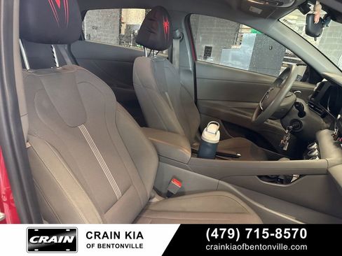 Used 2021 Hyundai Elantra SE FWD image 5