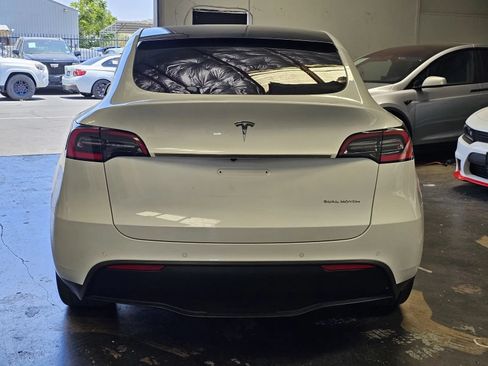 Used 2021 Tesla Model Y Long Range AWD/4WD image 3