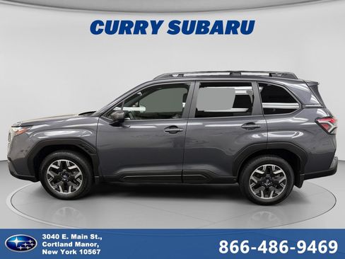 Used 2025 Subaru Forester Premium AWD/4WD image 2