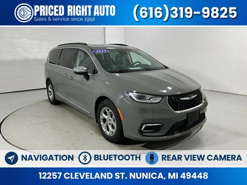 Used 2023 Chrysler Pacifica Limited FWD image 1