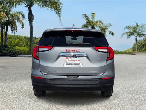 Used 2024 GMC Terrain SLE image 5
