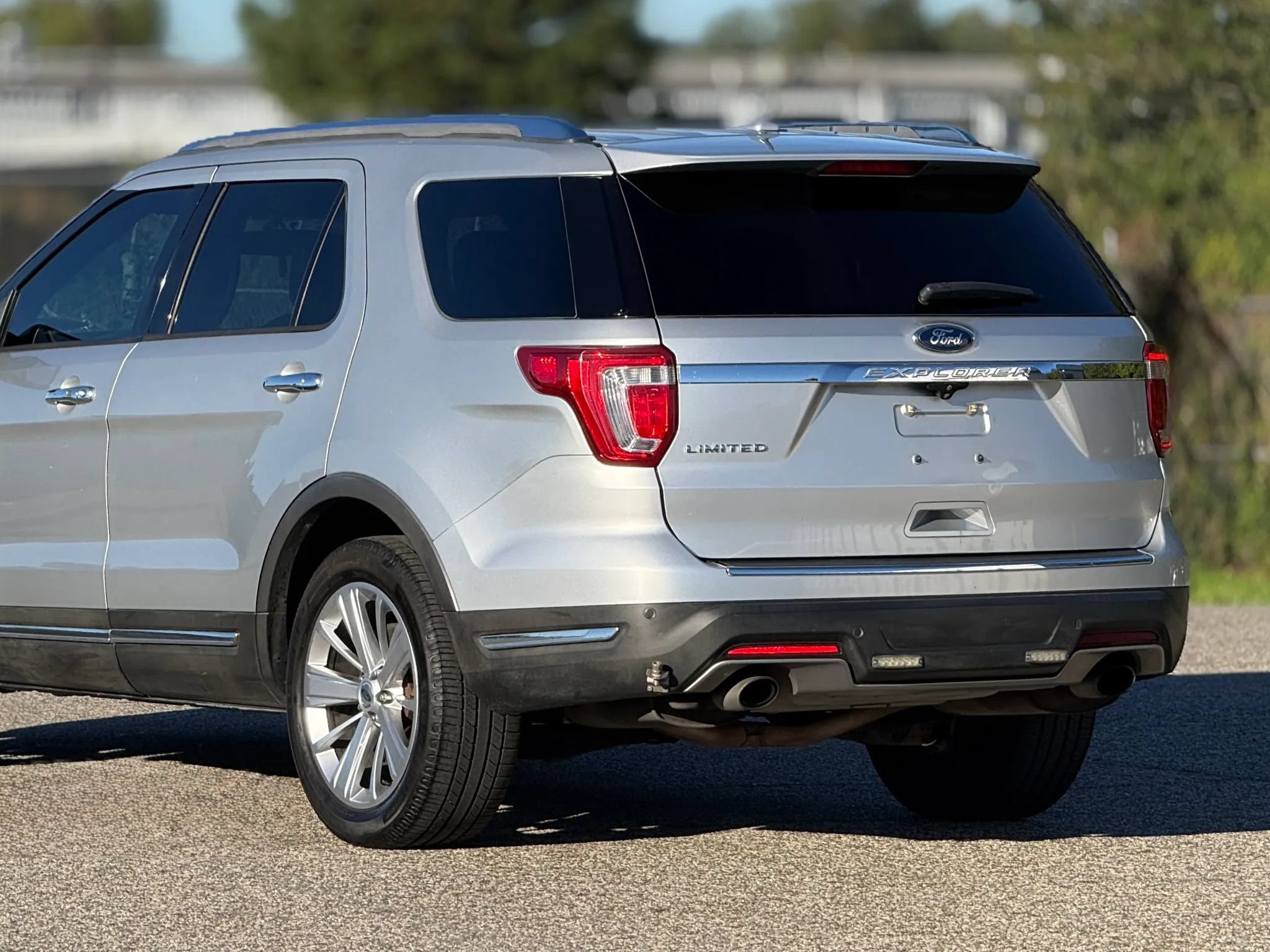 Used 2018 Ford Explorer Limited FWD image 16