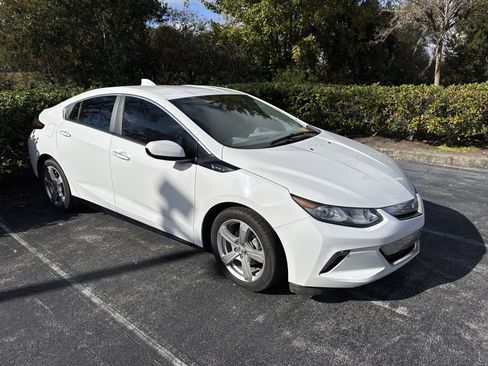 Used 2017 Chevrolet Volt LT w/ Comfort Package image 2