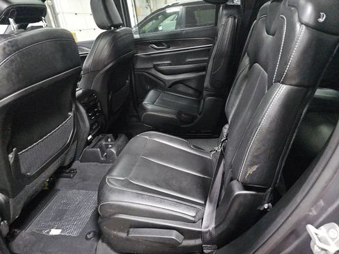 Used 2024 Jeep Grand Cherokee L Limited w/ Luxury Tech Group II image 4