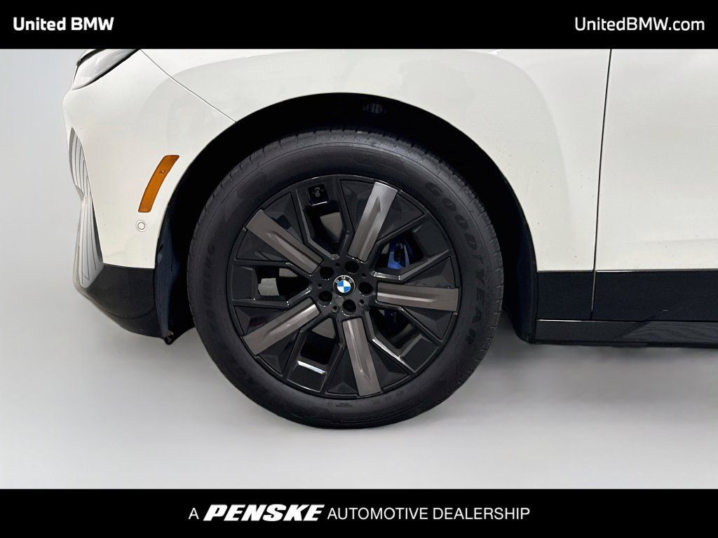 Certified 2024 BMW iX xDrive50 w/ Premium Package AWD/4WD image 9