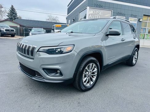 Used 2020 Jeep Cherokee Latitude Plus w/ Cold Weather Group AWD/4WD image 3