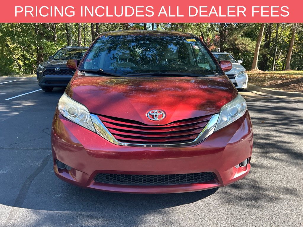 Used 2015 Toyota Sienna LE FWD image 3
