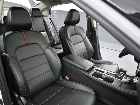 Used 2022 Nissan Sentra SR w/ SR Premium Package FWD image 25