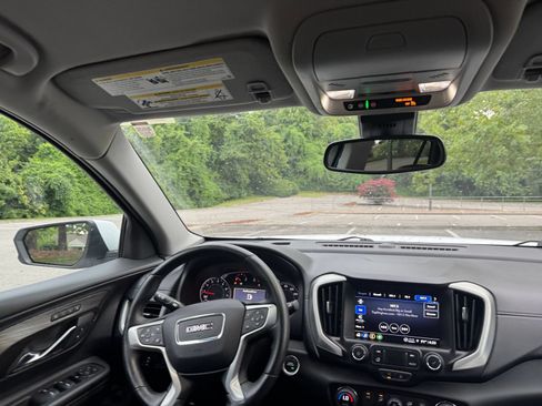 Used 2024 GMC Terrain SLT AWD/4WD image 36