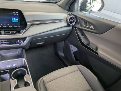 Used 2025 Chevrolet Equinox LT w/ Convenience Package II FWD image 18