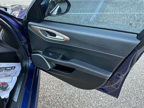 Used 2017 Alfa Romeo Giulia Ti w/ TI 19" Sport Package image 32