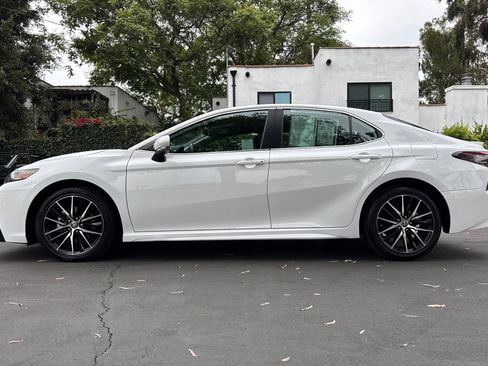 Used 2023 Toyota Camry SE FWD image 8