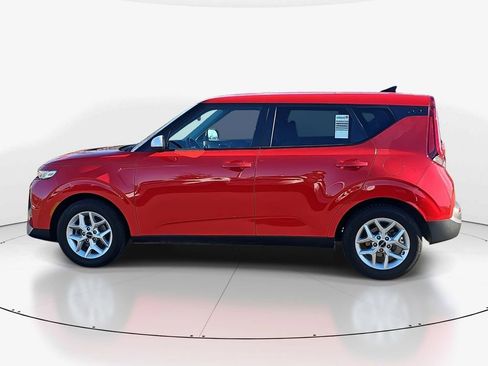 Used 2022 Kia Soul LX w/ Technology Package image 2