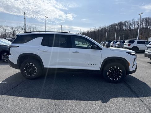 Used 2024 Chevrolet Traverse Z71 w/ Enhanced Driving Package image 2