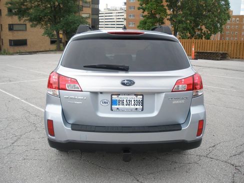 Used 2013 Subaru Outback 2.5i Limited AWD/4WD image 10
