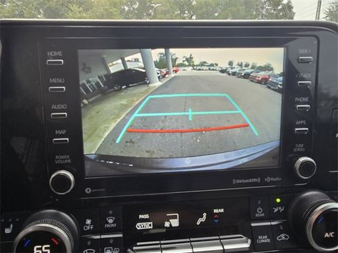 Used 2022 Toyota Highlander XLE image 7