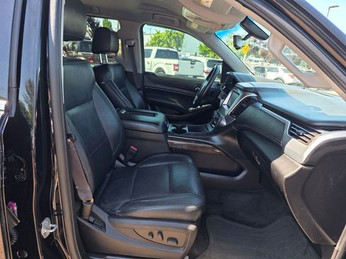 Used 2015 Chevrolet Suburban LS RWD image 24
