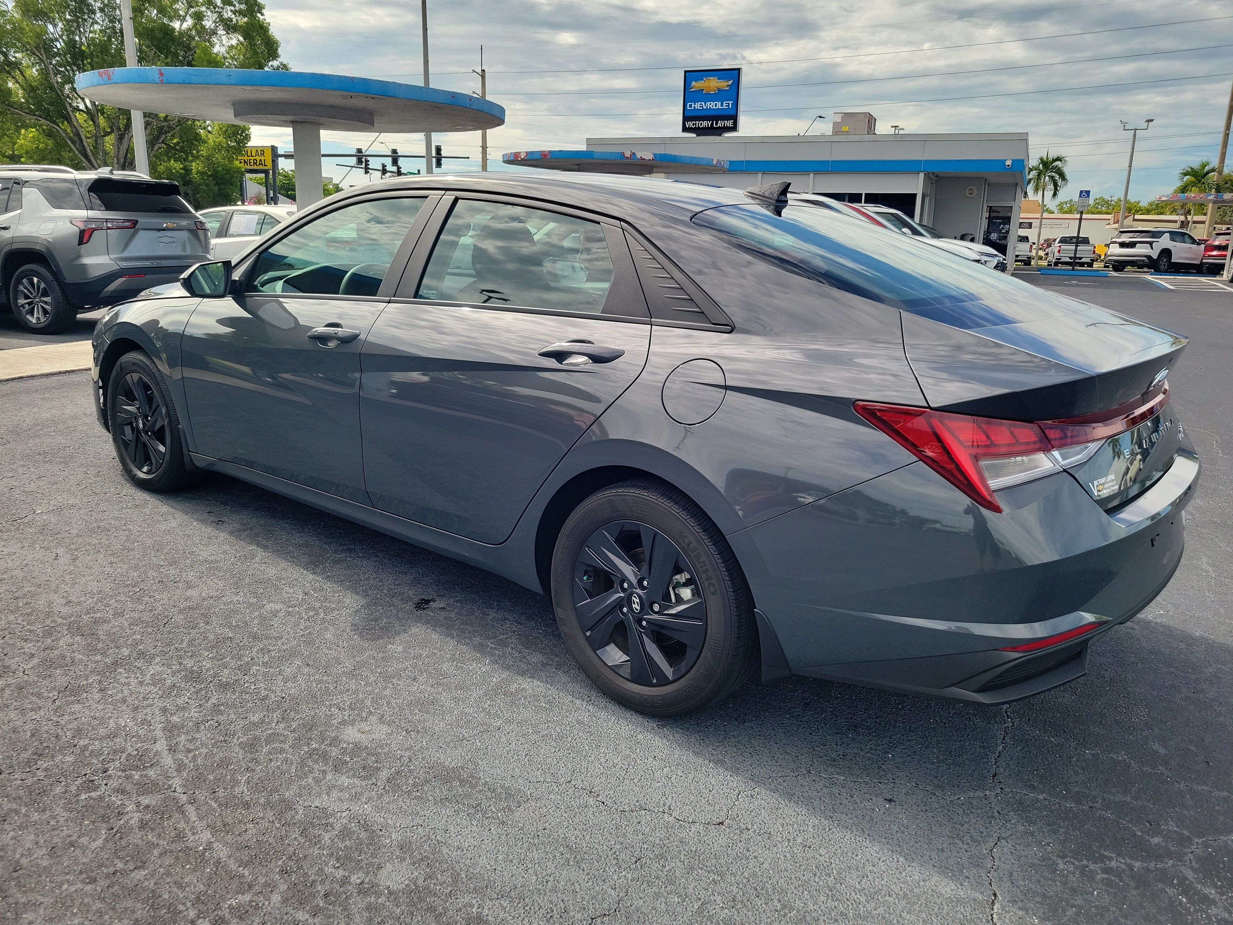 Used 2023 Hyundai Elantra Blue FWD image 3