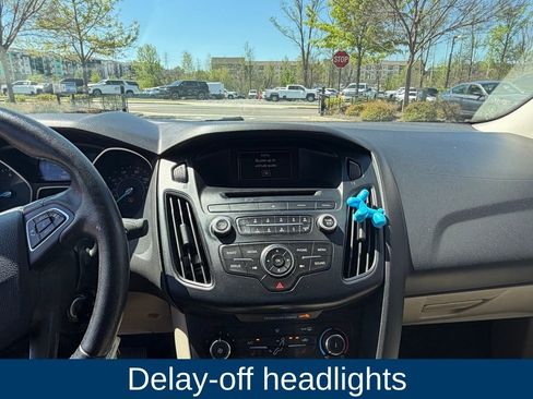 Used 2016 Ford Focus SE w/ SE Cold Weather Package image 15