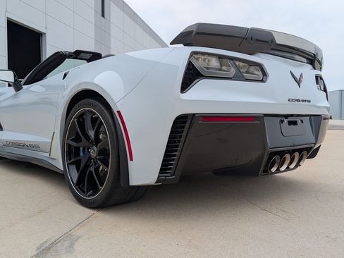 Used 2018 Chevrolet Corvette Z06 w/ Carbon 65 Edition RWD image 10