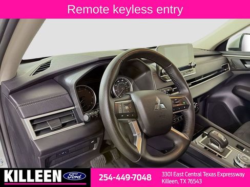 Used 2024 Mitsubishi Outlander SE image 7