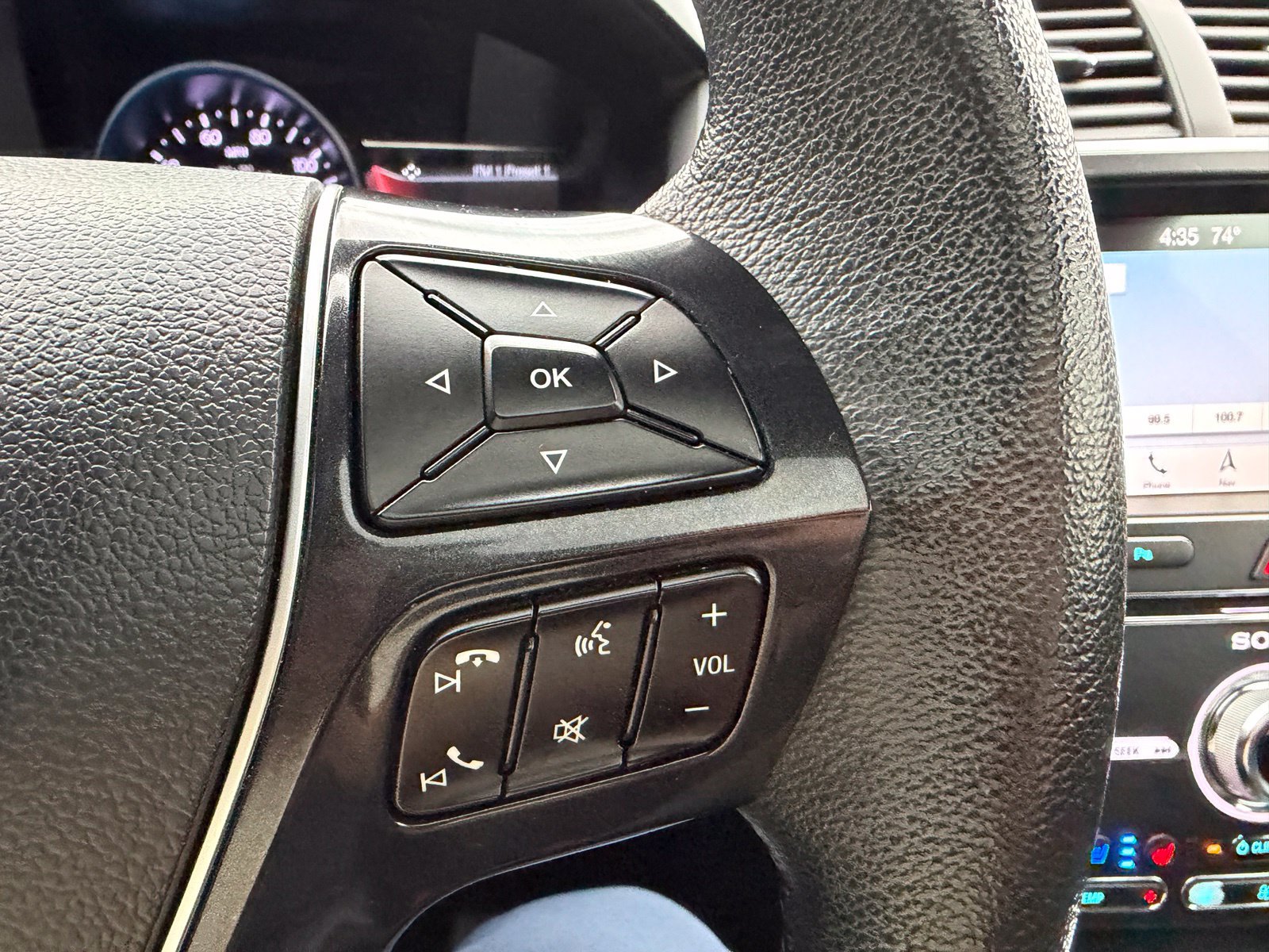 Used 2018 Ford Explorer Limited w/ Equipment Group 301A AWD/4WD image 15