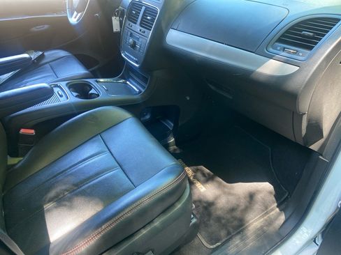 Used 2017 Dodge Grand Caravan GT FWD image 23