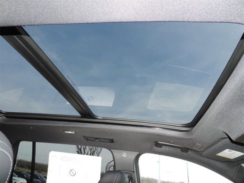 New 2026 Buick Enclave Avenir image 9