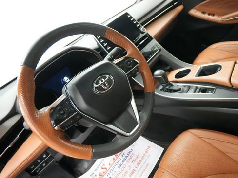Used 2019 Toyota Avalon Limited FWD image 12