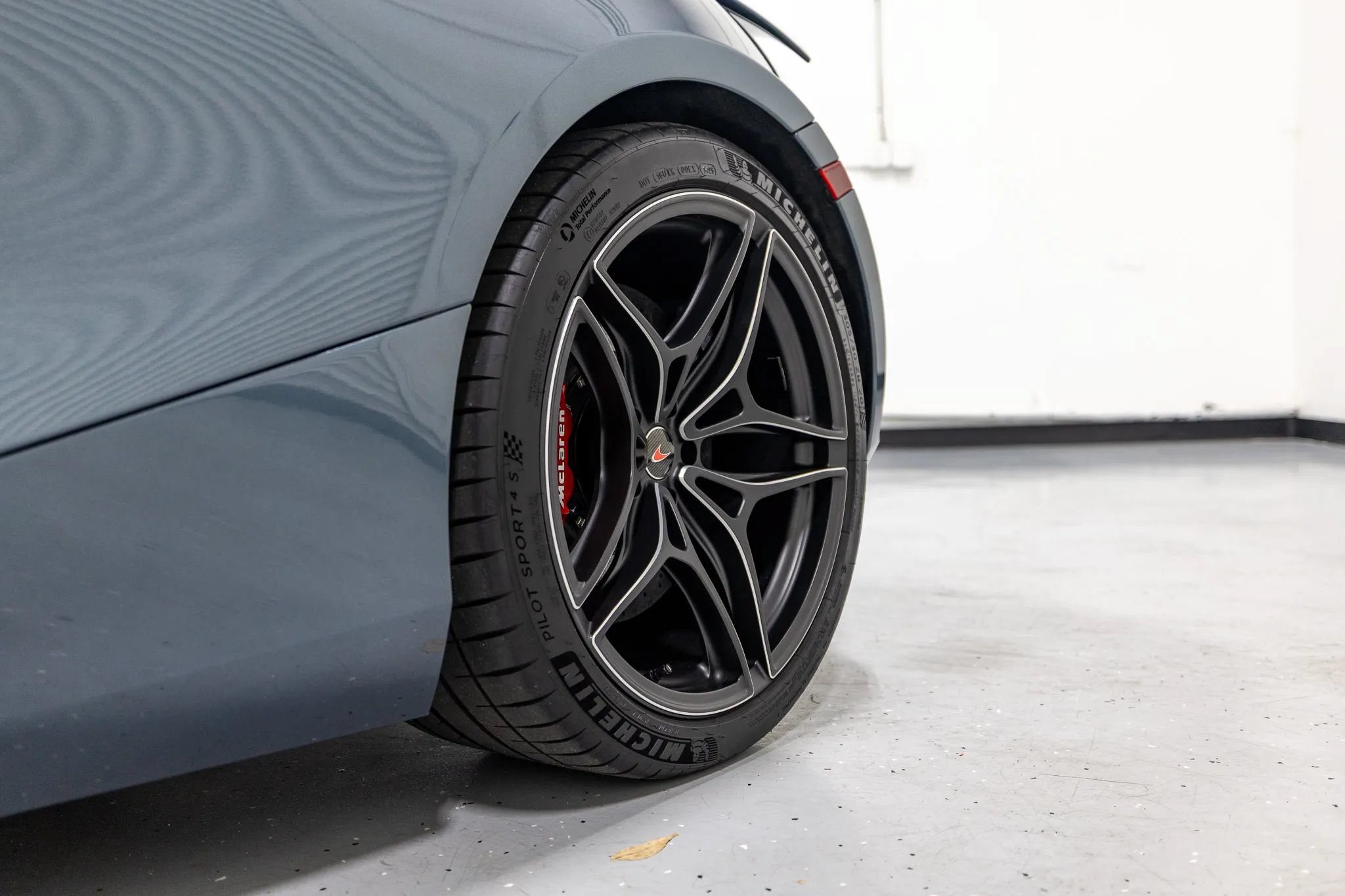 Used 2018 McLaren 720S Performance RWD image 22