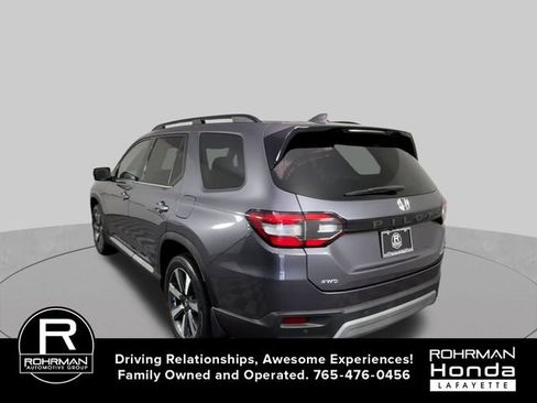 Used 2024 Honda Pilot Touring image 7
