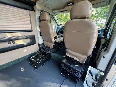 Used 2017 RAM ProMaster 2500 w/ Premium Appearance Group image 39