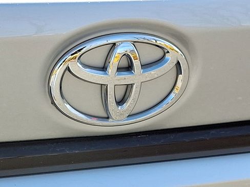 Used 2022 Toyota Corolla LE image 31