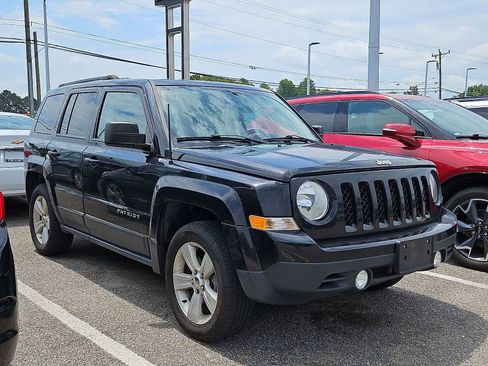 Used 2016 Jeep Patriot Latitude AWD/4WD image 2