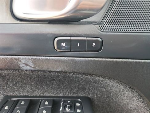 Used 2023 Volvo XC40 B5 Core image 20