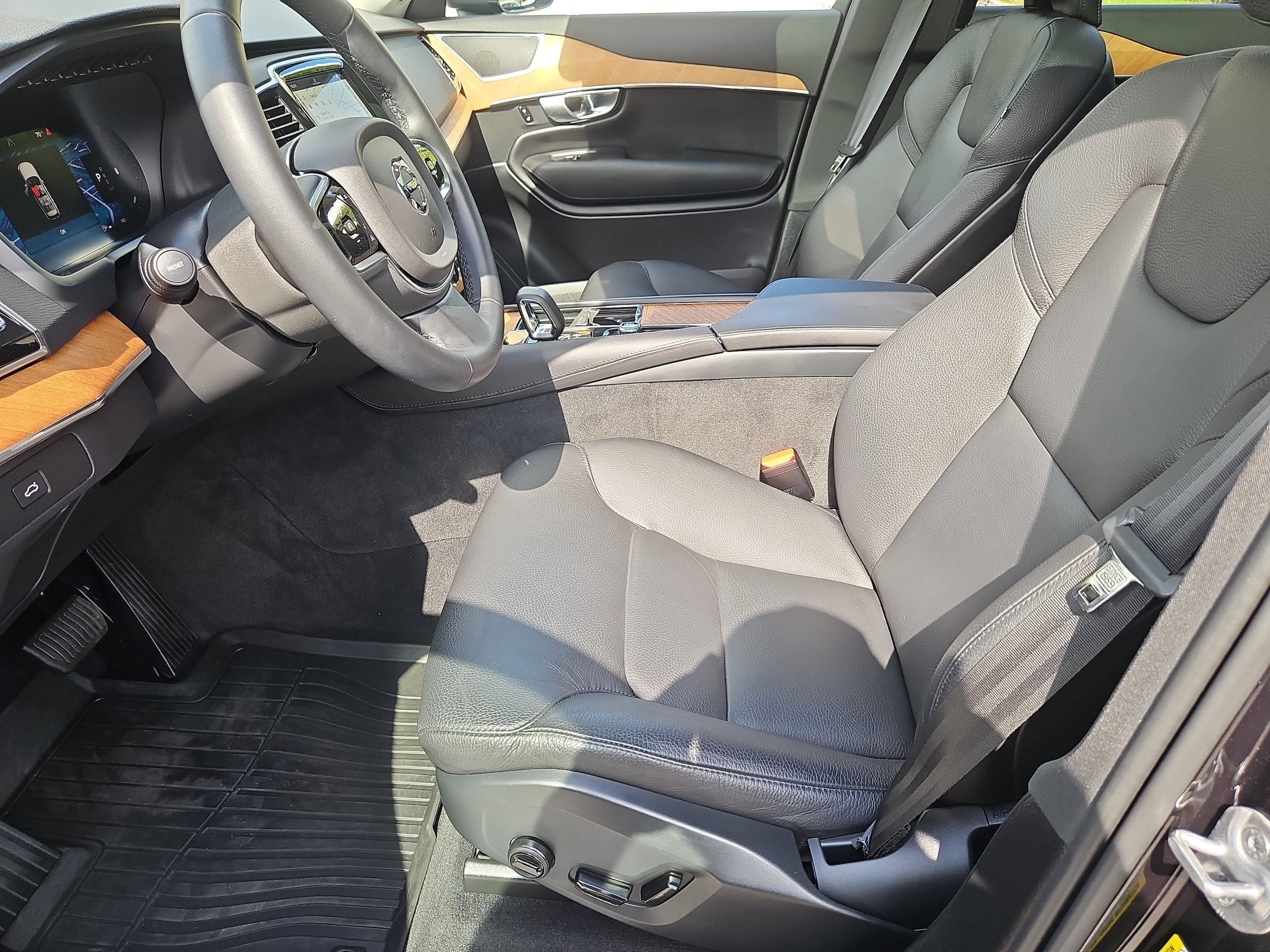 Used 2024 Volvo XC90 B6 Plus w/ Protection Package Premier AWD/4WD image 32