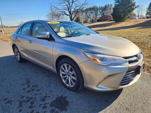 Used 2017 Toyota Camry XLE image 4