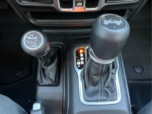 Certified 2025 Jeep Wrangler Unlimited Sahara AWD/4WD image 17