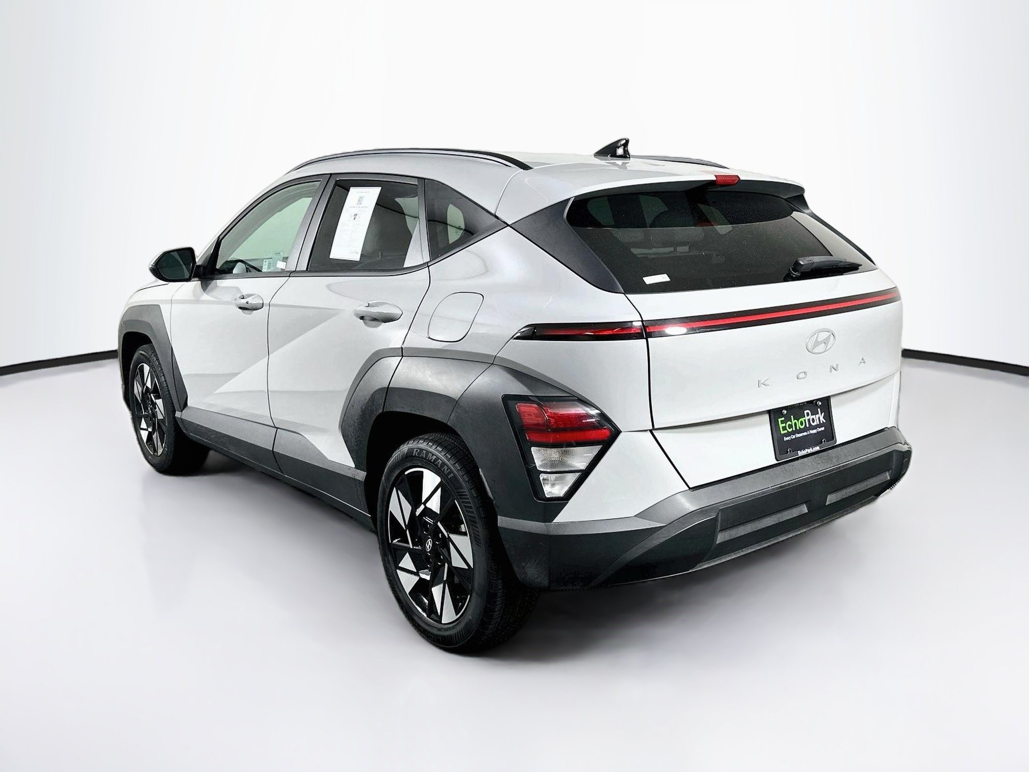 Used 2025 Hyundai Kona SEL FWD image 5