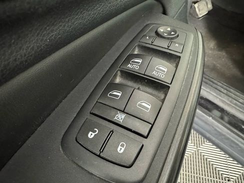 Used 2016 Jeep Cherokee Limited image 37
